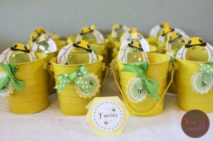 bee baby shower centerpieces