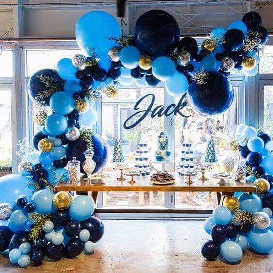 baby shower with balloons