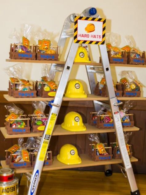 CONSTRUCTION LADDER PARTY DECOR