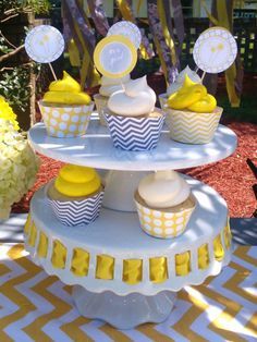 picture of yellow dandelion baby shower cupcakes