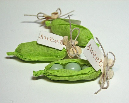 picture f adorable DIY pea pod favors