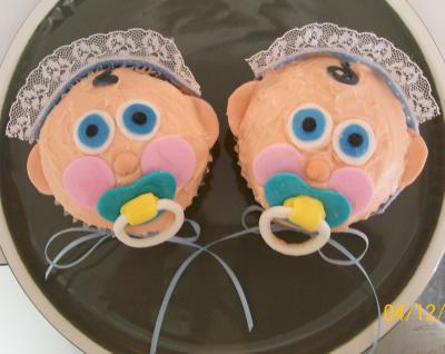 twin cupcake picture